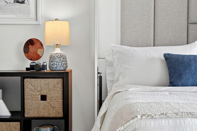 Building Photo - 10 SW South River Dr