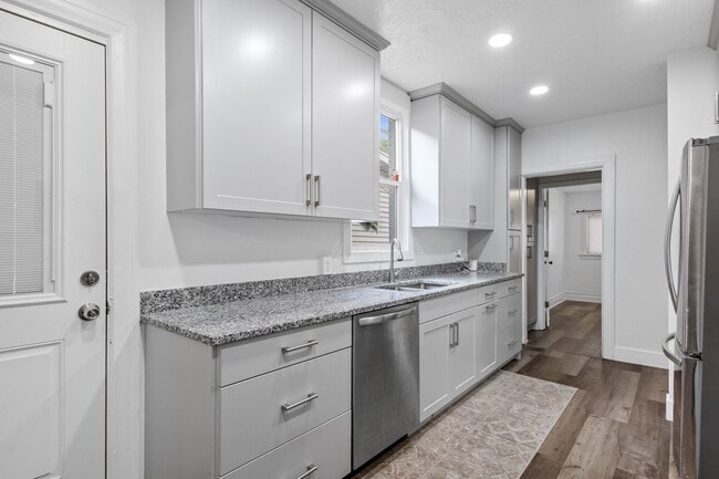 Building Photo - 722 S 700 E