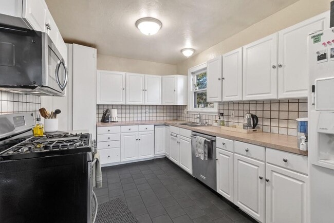 Building Photo - 2125 NW 21st St