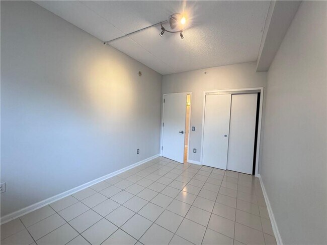 Building Photo - 260 Beach 81st St