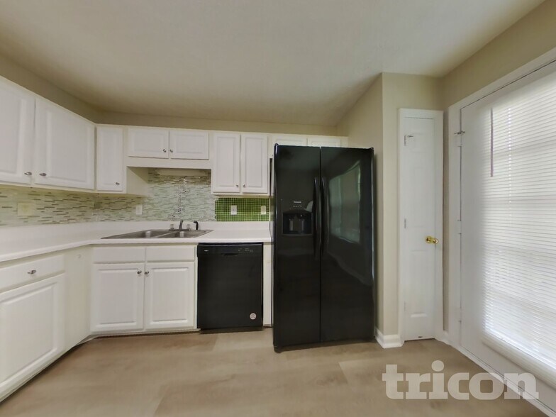 Building Photo - 165 Bridge Landing