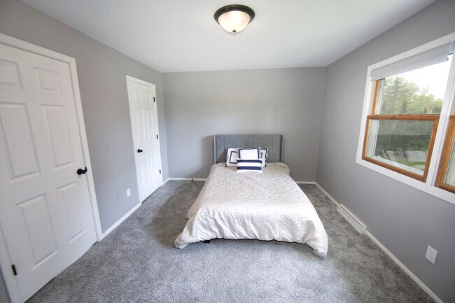 Building Photo - 10234 N La Cresta Dr