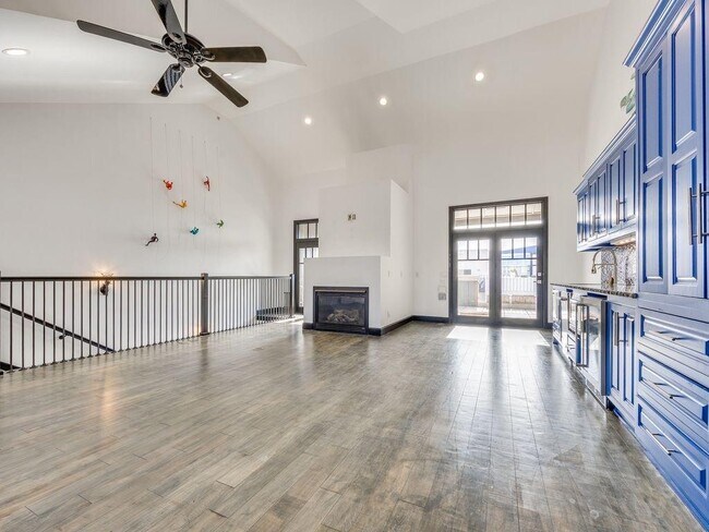 Building Photo - 109 NE 3rd St