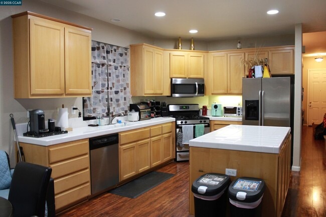 Building Photo - 100 Copper Beech Glen