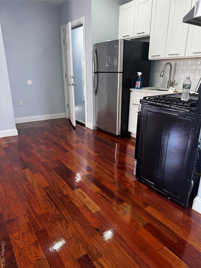 Building Photo - 818 E 216th St