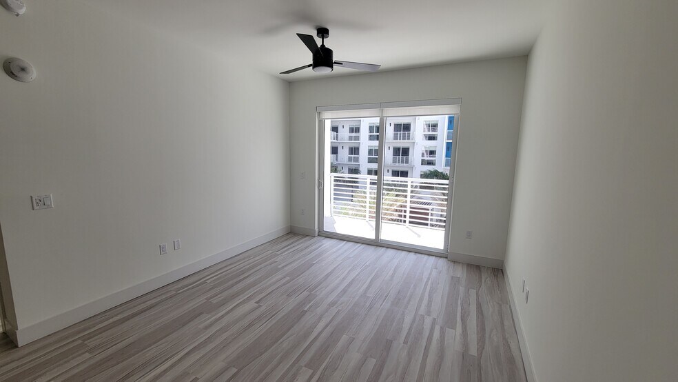 Building Photo - 2431 NE 187th St