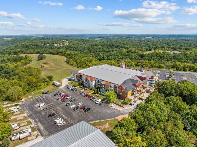 Building Photo - Unfurnished or Furnished 2 bedroom 2 bath Condo/Apartment in a Gated Community,  Blue Eye, MO,  N...