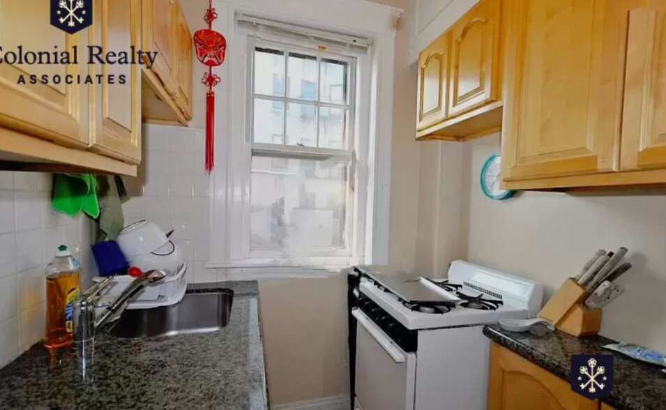 Building Photo - 319 Allston St