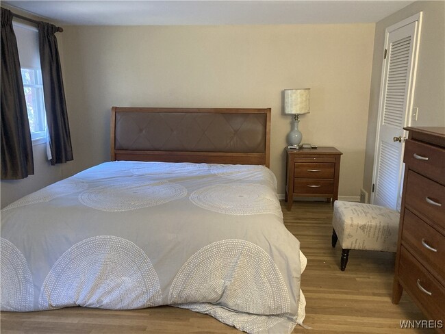 Building Photo - 11 Bradenham Pl