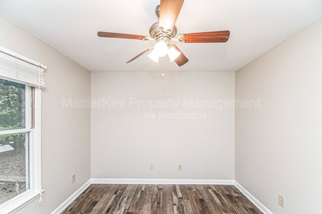 Building Photo - 407 E Dynasty Dr