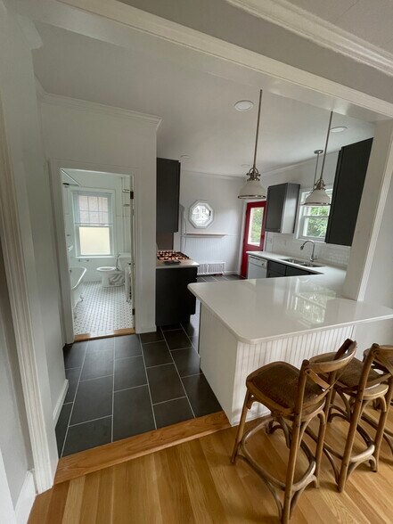 Building Photo - 12 Ledyard St