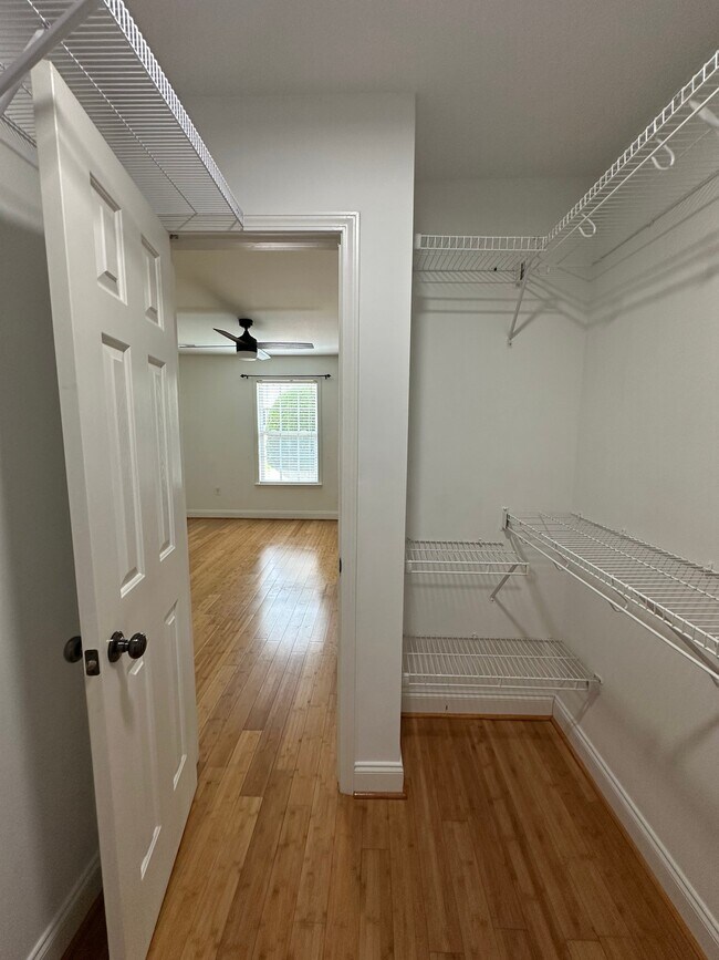 Building Photo - 105 Calcite Dr