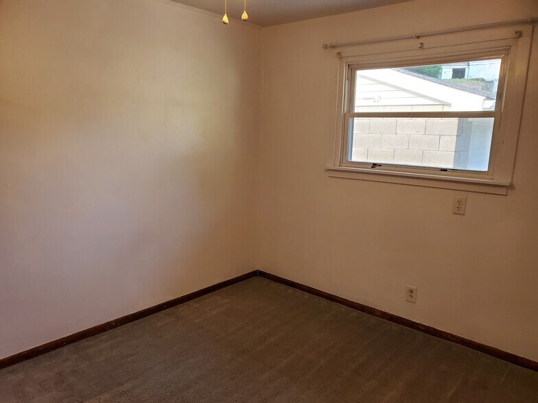 Building Photo - 163 Miron Ave