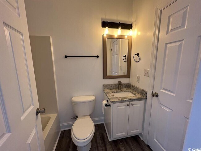 Building Photo - 2057 Silvercrest Dr