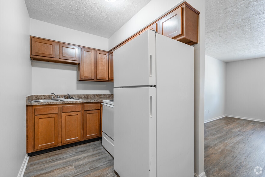 1BR, 1BA - Kitchen - Parkridge Pointe