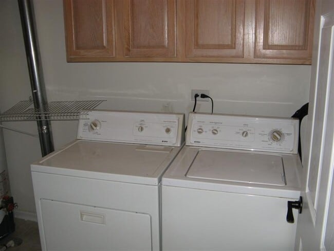 Building Photo - 24019 Walnut Cir