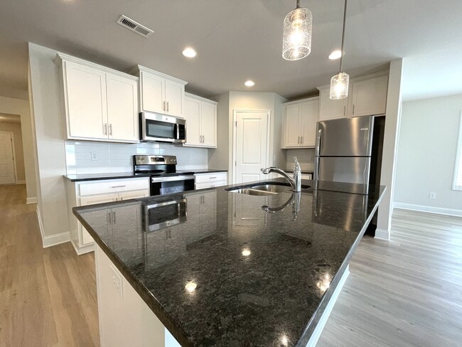 Building Photo - 12869 Tallulah Dr