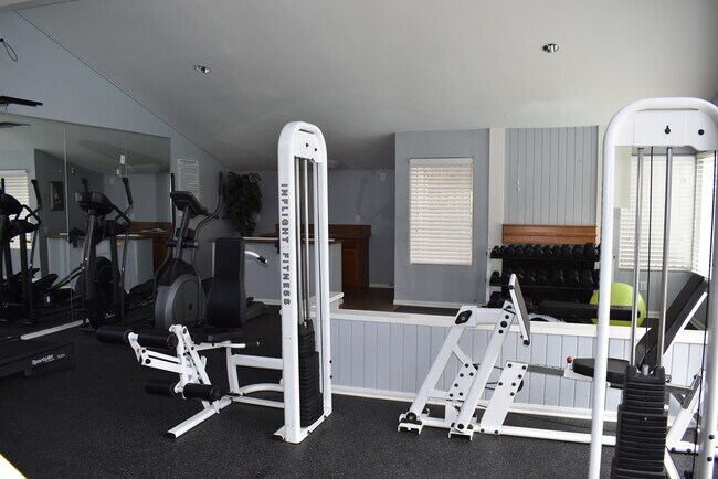 Building Photo - Studio Condo with Vaulted Ceilings in Serra Mesa