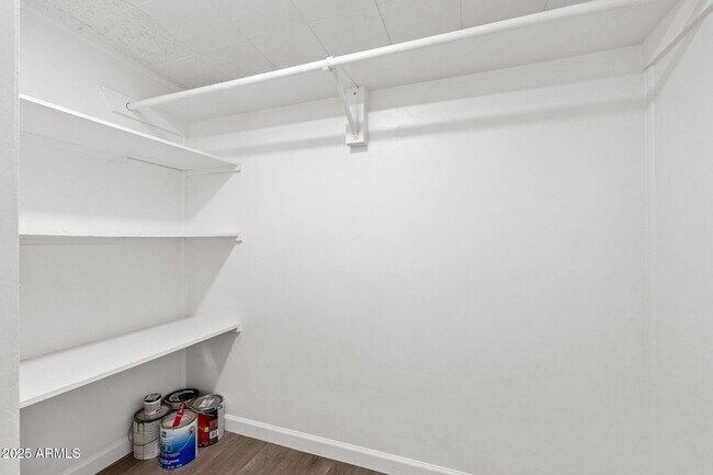 Building Photo - 913 W Highland Ave
