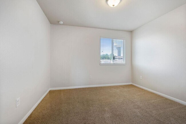 Building Photo - 711 Katmai Cir