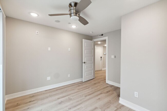 Building Photo - 2408 N Mascher St