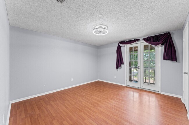 Building Photo - 11914 Meadowtrail Ln