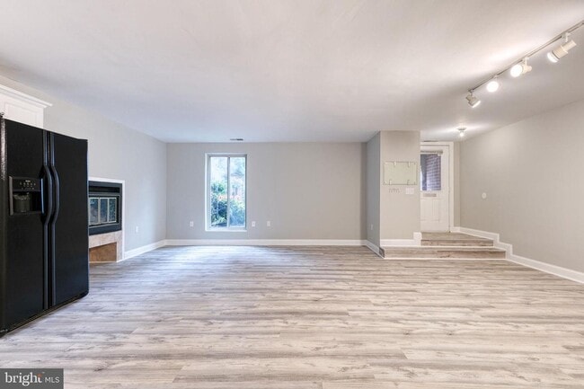 Building Photo - 2 Bed/2 Bath Patio Level Condo in Otterbei...