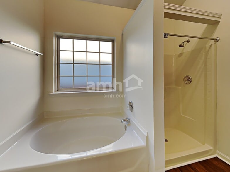 Building Photo - 5 Red Jonathan Ct