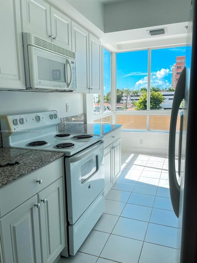 Building Photo - 2501 Douglas Rd