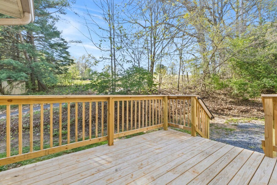 Building Photo - 114 Sequoyah Dr