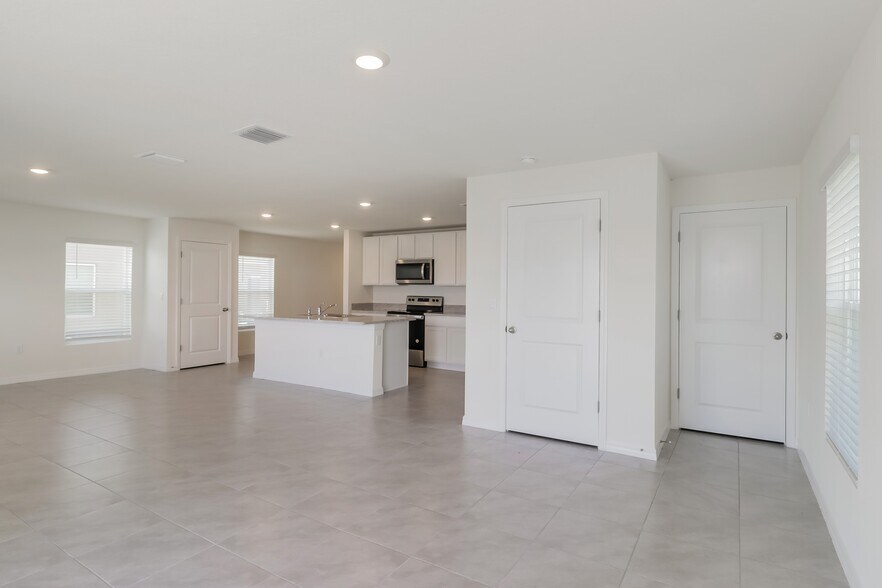 Building Photo - 476 Sunlit Coral St