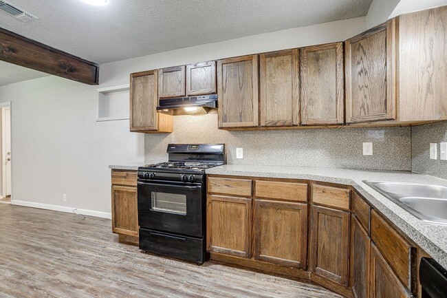 Building Photo - Charming Home located in the heart of Burleson!