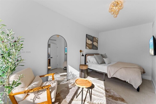 Building Photo - 1144 SW 4th St