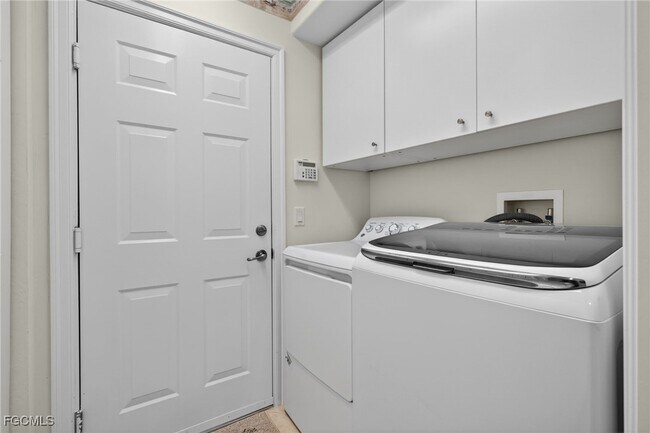 Building Photo - 2001 Tarpon Bay Dr N