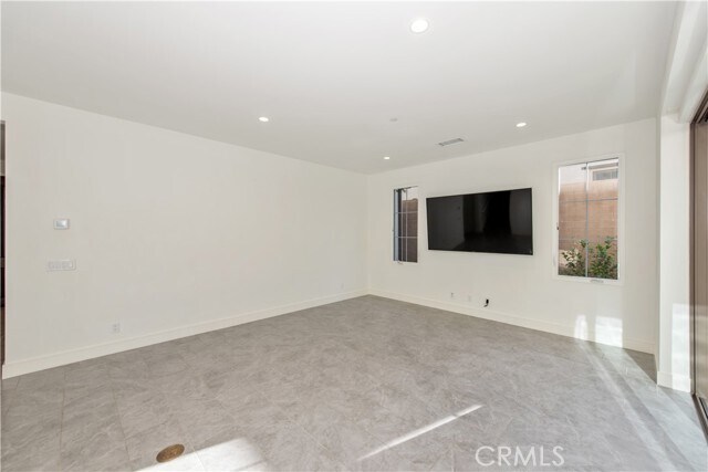 Building Photo - 121 Toretta