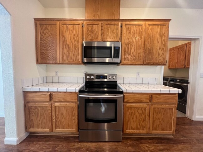 Building Photo - 3/2/2 Gorgeous Home In Gardnerville - Ruhe...