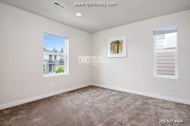 Building Photo - 4 Bedroom Home with Valley Views!