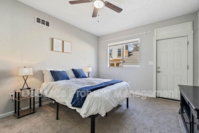 Building Photo - 1129 Brabec St