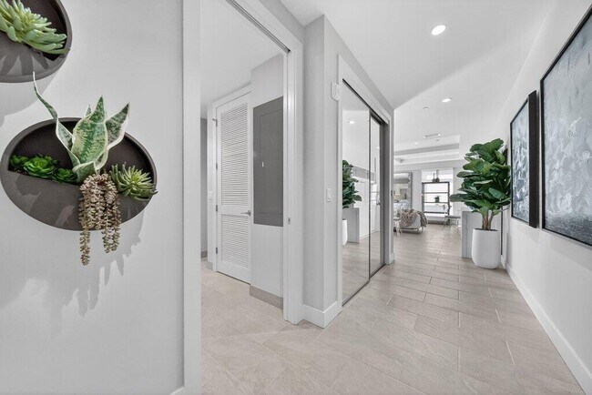 Building Photo - 41 SW Seminole St