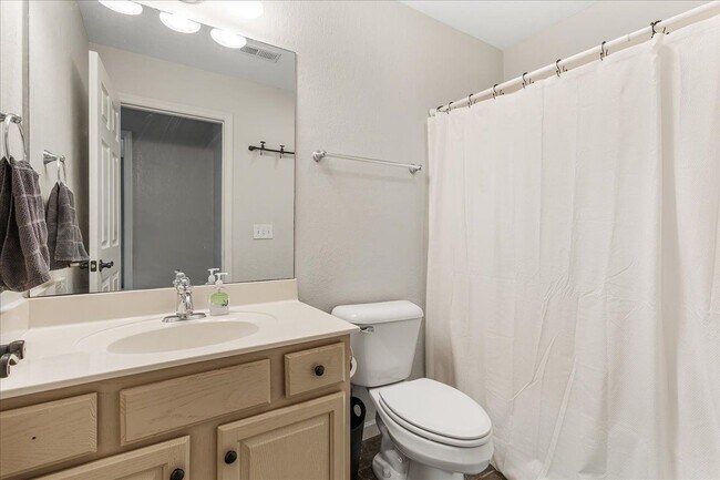 Building Photo - 410 Ashbury Cir