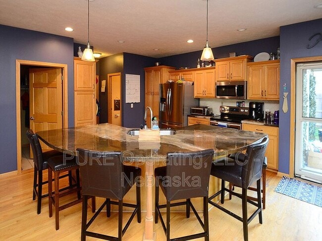 Building Photo - 2003 Crest Ridge Dr