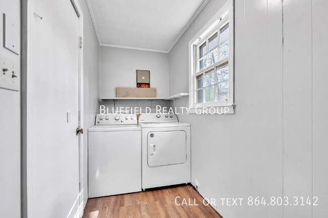 Building Photo - 107 111 River Rd Cir