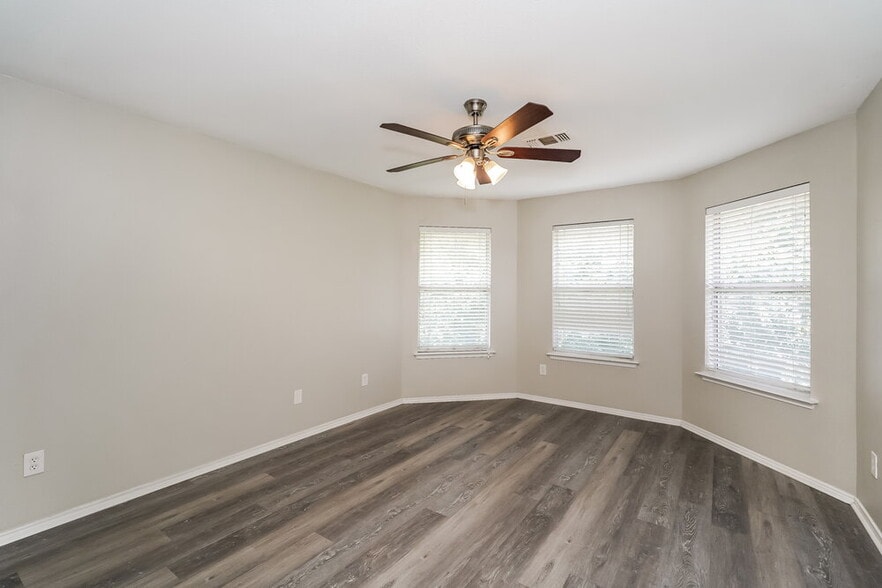 Building Photo - 809 Pace Dr