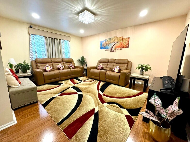 Living & Family - 1805 Pheasant Run
