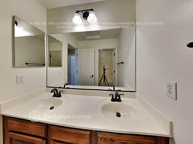 Building Photo - 9232 N 180th Ln