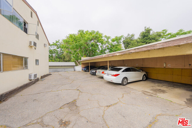 Building Photo - 10039 Haines Canyon Ave