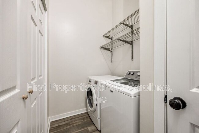 Building Photo - 4158 Charlotte Hwy