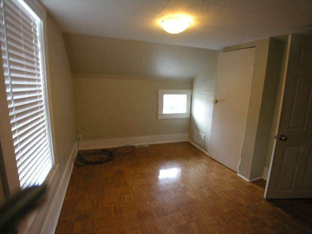 Building Photo - 2 bed 1 bath House Available 11/25