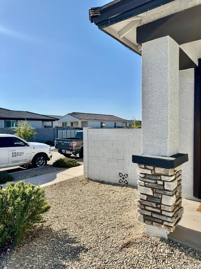 Building Photo - 17388 W Country Club Terrace