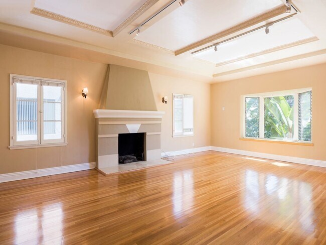 Building Photo - 223 S Gale Dr